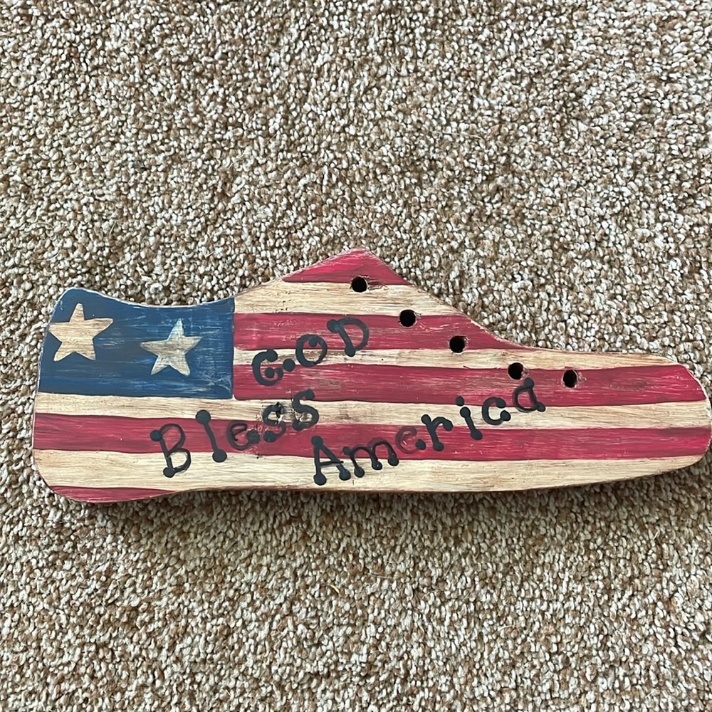 God Blesx America table decor